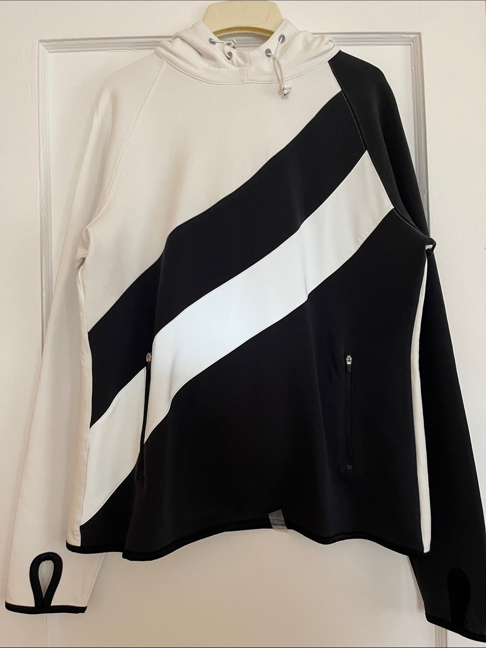 Tory Sports Women's Black & White Hooded Pullover XL